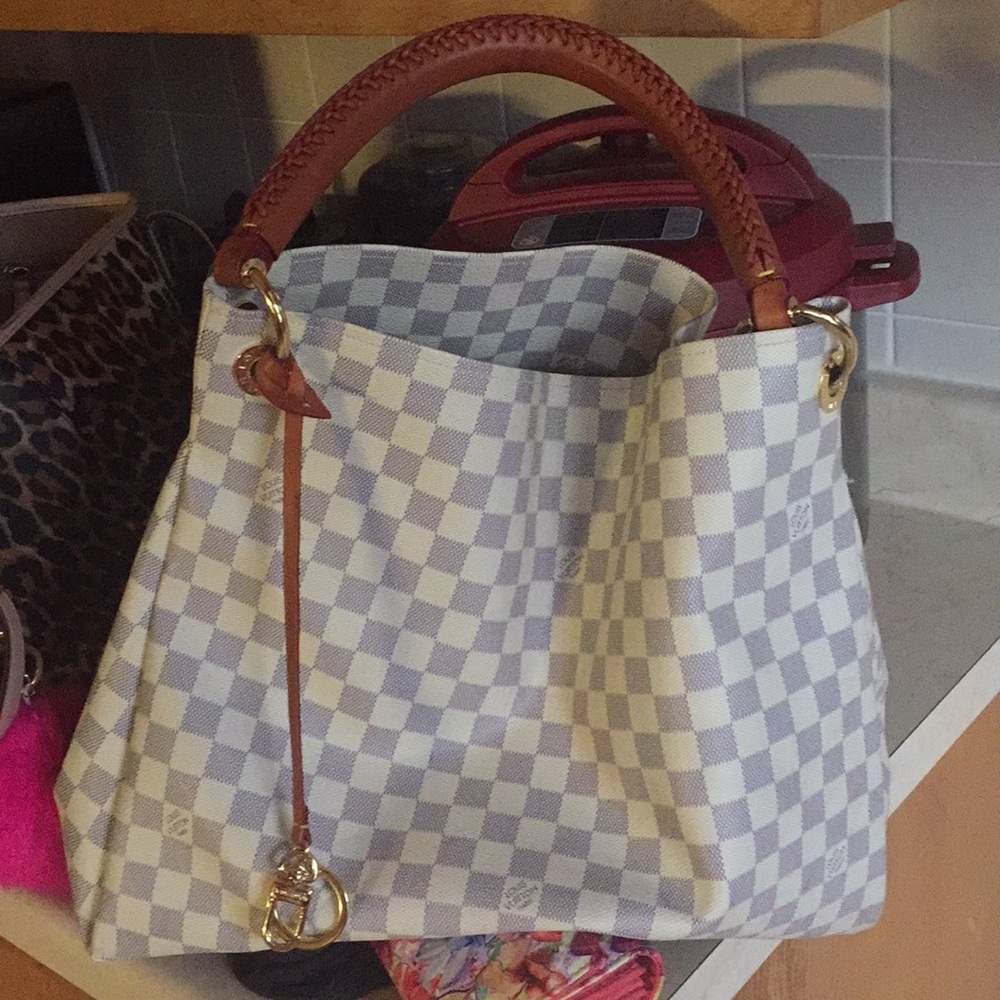 Louis Vuitton artsy bag